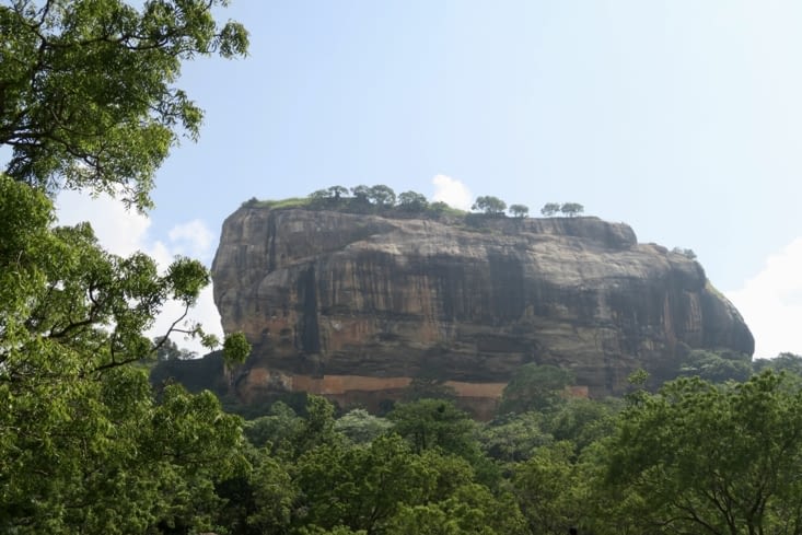 De retour en bas, vue vers le rocher qui est maintenant bien ensoleillé...