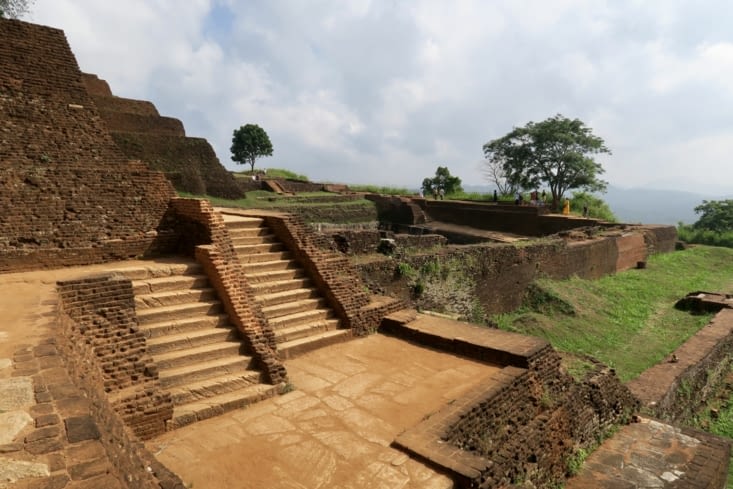 Peu de restes d’un palais qui devait être immense.