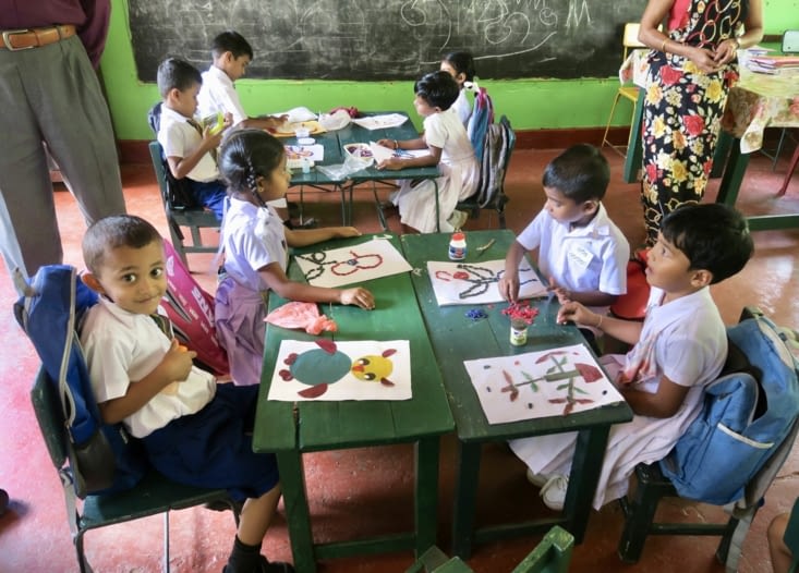 Puis nous allons voir la classe suivante, cours d’art plastique.