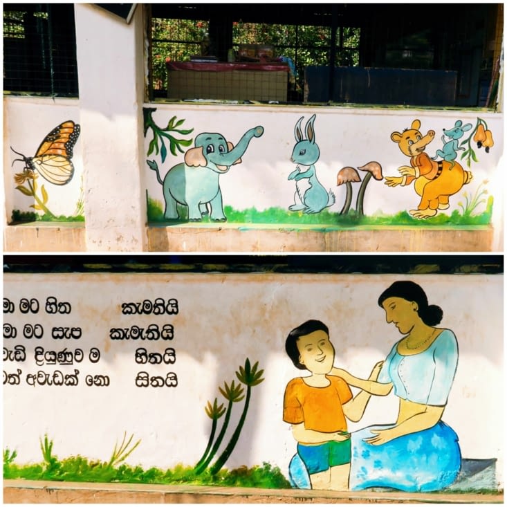 Sur les murs des salles de classes