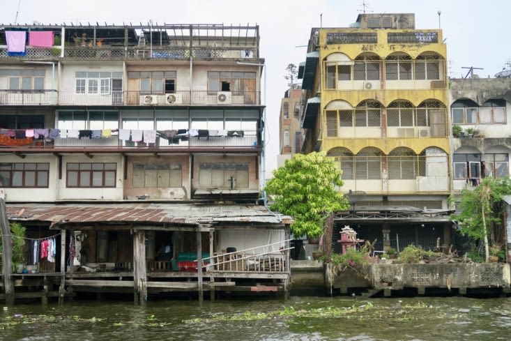 Entre les grattes-ciels...