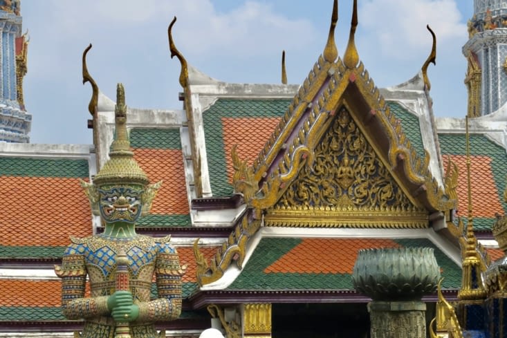 2 gardiens pour chacune des 4 portes...