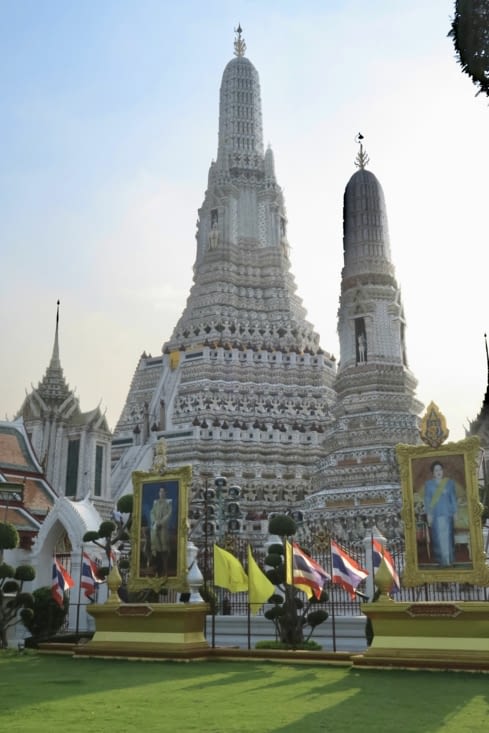 De l’autre côté du fleuve, le temple Wat Arun