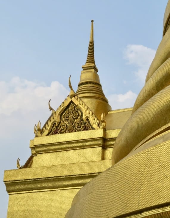 La flèche est recouverte de mosaïque d’or !