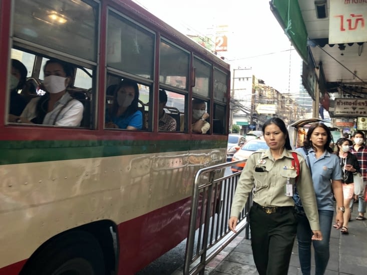 Le bus : s’il n’est pas climatisé, même effet que le tuk-tuk...