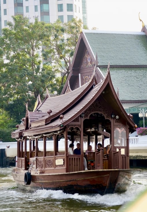 Un bateau de style traditionnel (?)