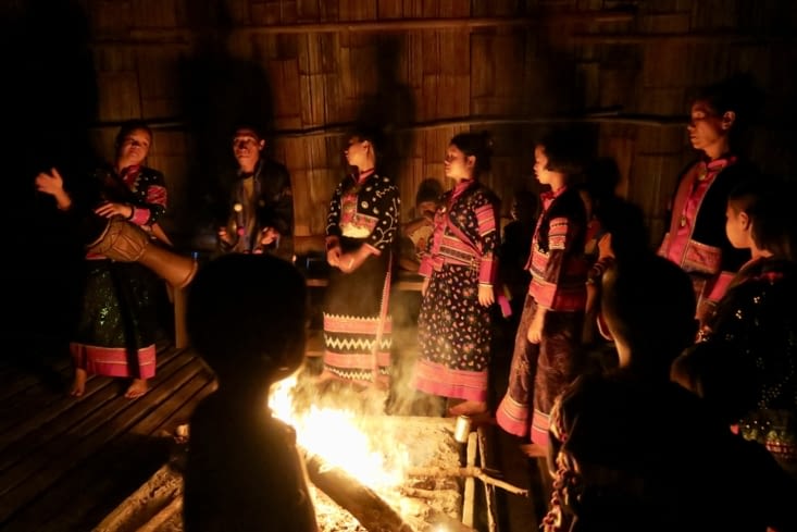 Le rythme du tambour paraît très régulier,