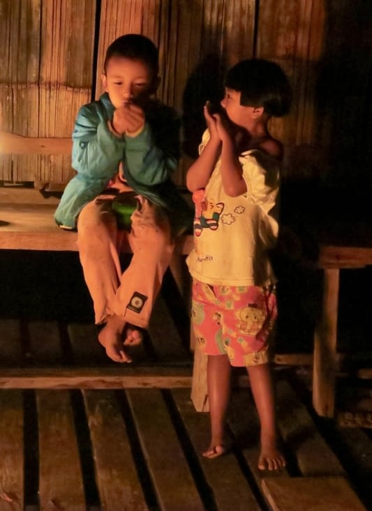 Les enfants nous rejoignent.