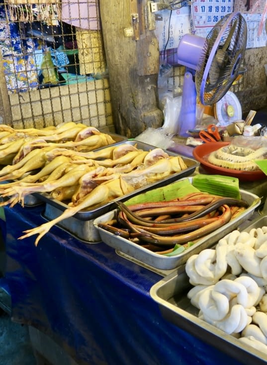 Poulet, serpent ou intestins, pour le dej ?