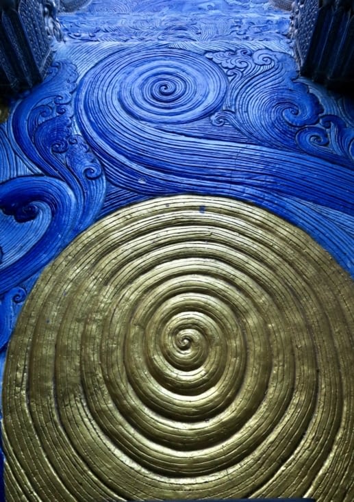 L’entrée du temple d’argent