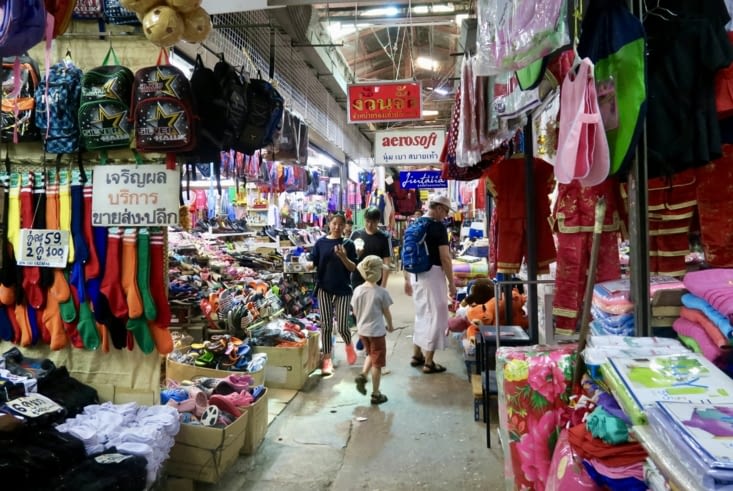 C’est une ville très commerçante, il y a d’énormes marchés couverts où on trouve de tout !