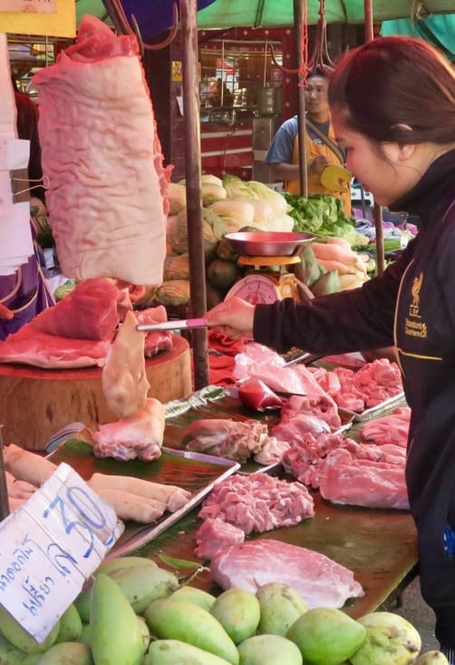 Chez ce boucher, on se sert directement...