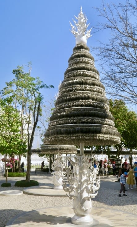 Un arbre à vœux symbolique.
