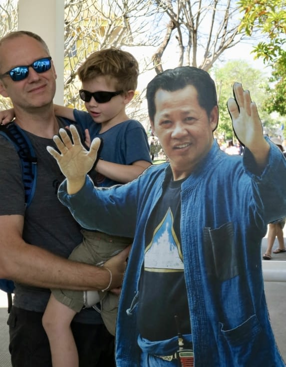 Un ptit salut avec l’artiste ?