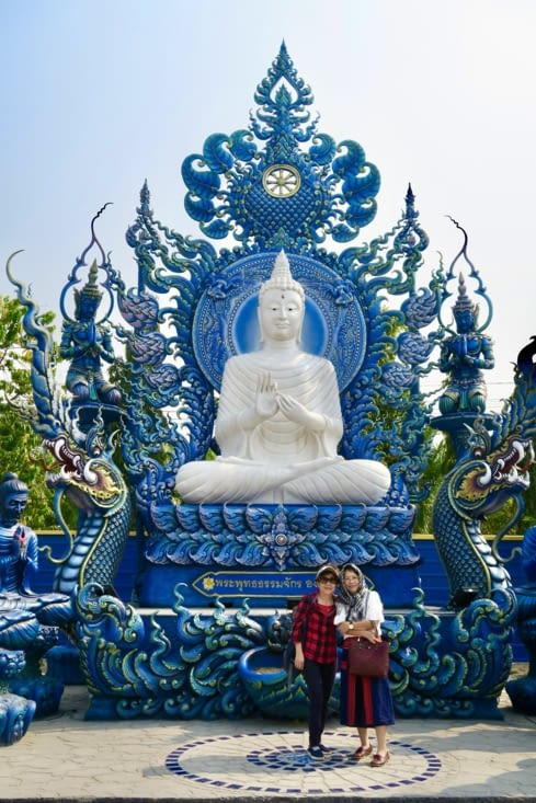 On prend la pose... même s’il est interdit de tourner le dos à Bouddha...