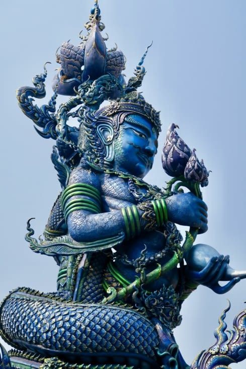 A l’entrée du site, deux gardiens pas commodes...