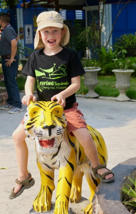 Le nom du temple signifie « Le Tigre qui Saute ».