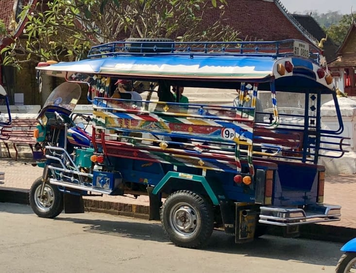 Les tuk-tuks sont encore différents ici !