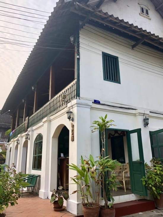 Notre guesthaus, magnifique chambre en bois sombre, avec balcon