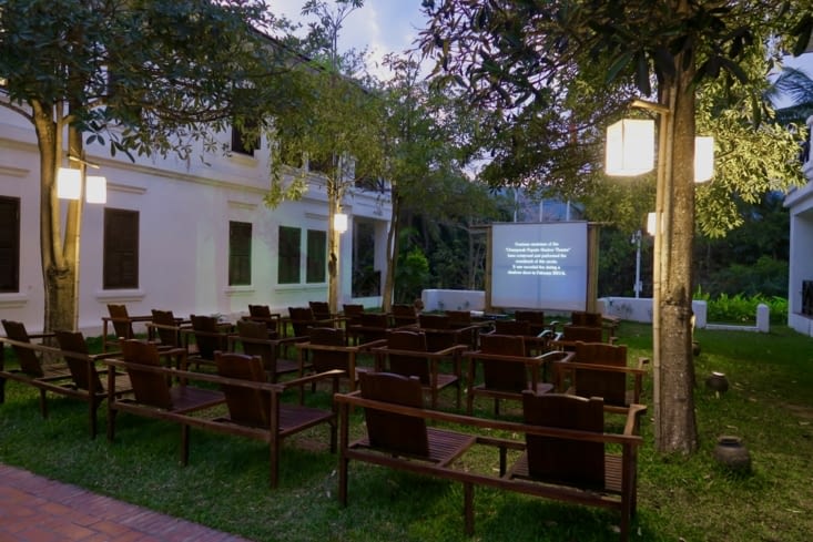 On est arrivés très en avance, il ne fait pas encore nuit...