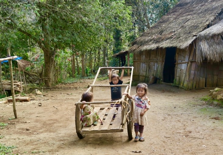 Une bien grande brouette pour de tout petits bras !