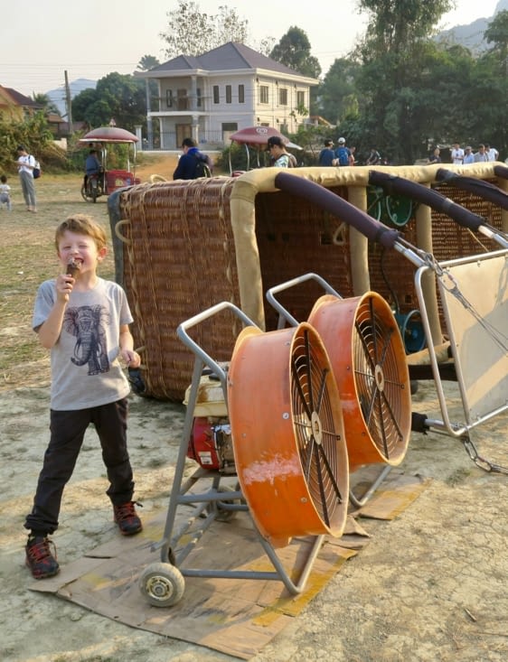 L’attente paraît interminable, une petite glace pour patienter...