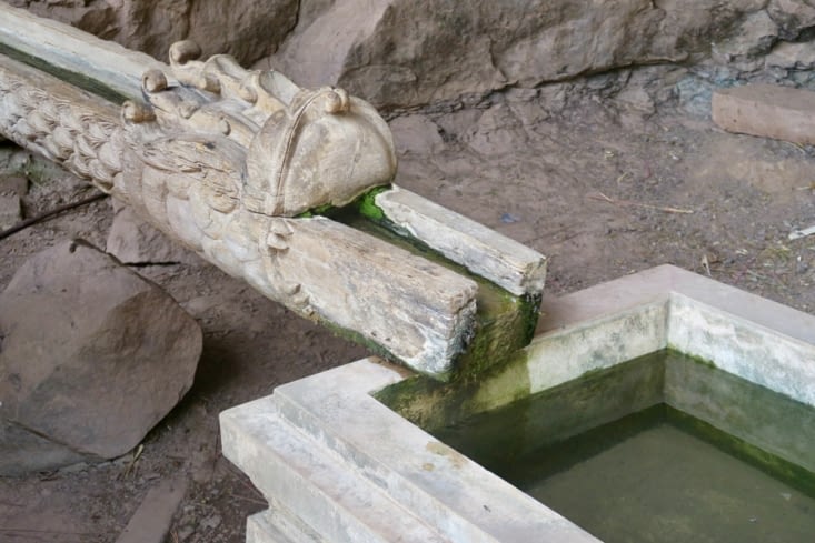 ... une source miraculeuse, qui ne tarit jamais et dont l’eau porterait bonheur...