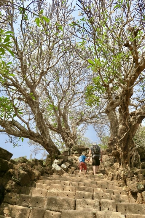 Une succession d’escaliers nous emmène aux terrasses supérieures.