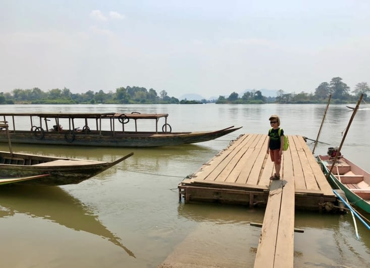 Après 3h de route depuis Champasak, nous arrivons à l’embarcadère de Nakasong