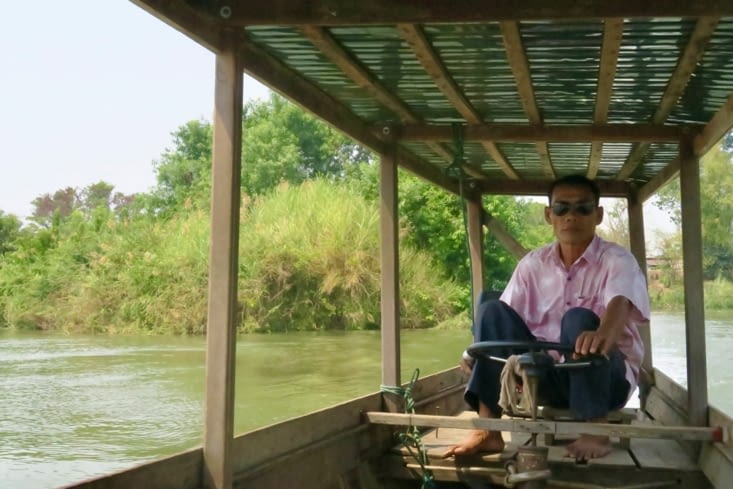 Nous approchons de petites îles très vertes, recouvertes de buissons et d’arbres.
