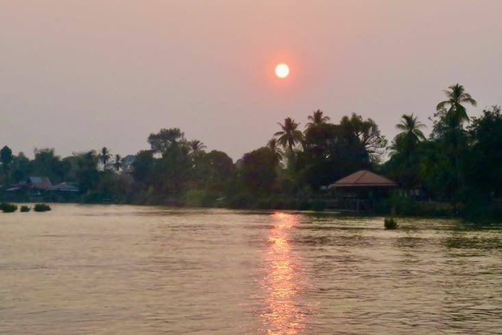 Un des plaisirs de l’île : de magnifiques couchers de soleil sur le Mékong...