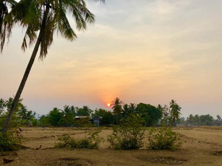 Coucher de soleil sur les rizières.
