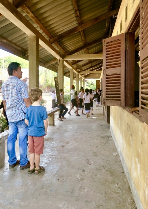 Arrivée près des classes.