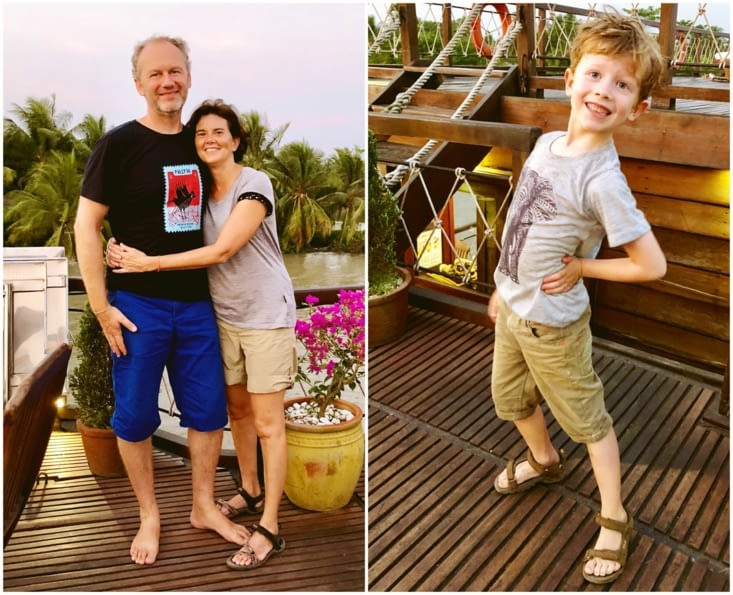 Trois grains de riz heureux.