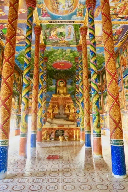 L’intérieur est très coloré, magnifique.