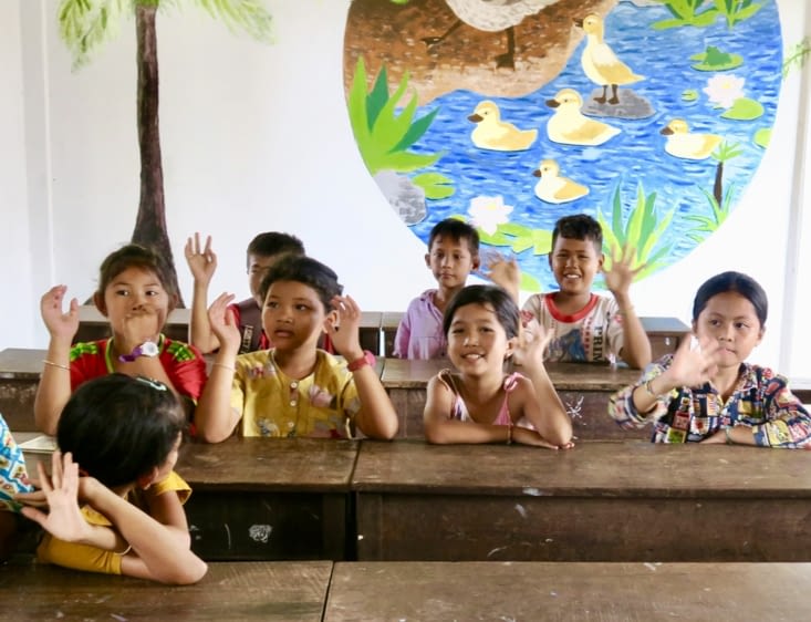 On échange nos prénoms, nos âges, à tour de rôle avec les enfants, tout fiers.