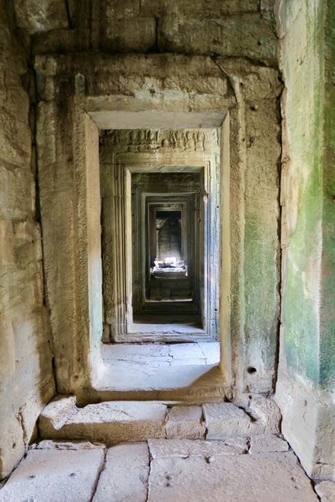 Dans un des trois corridors qui entourent la tour centrale.