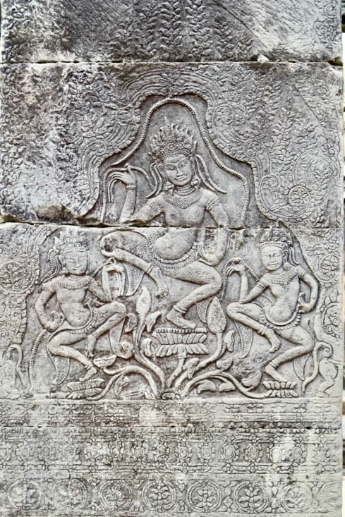 Des apsaras, sortes de nymphes célestes.