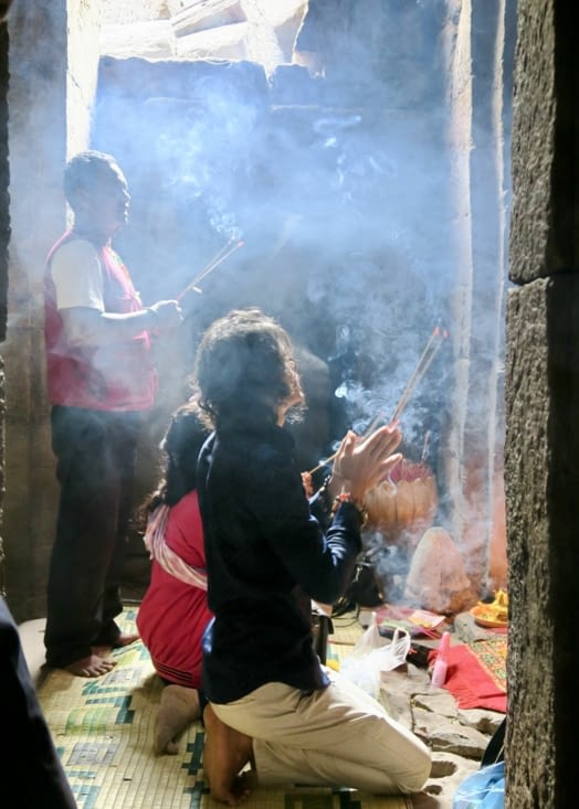 Ou alors peut-être grâce à l’odeur d’encens...