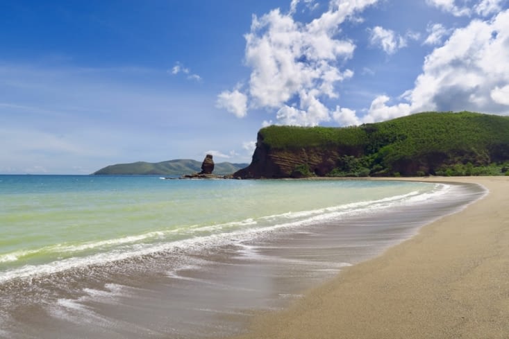 A l’extrémité nord de la plage, le rocher du Bonhomme.