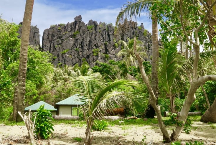 Une autre, entre la plage et les falaises.