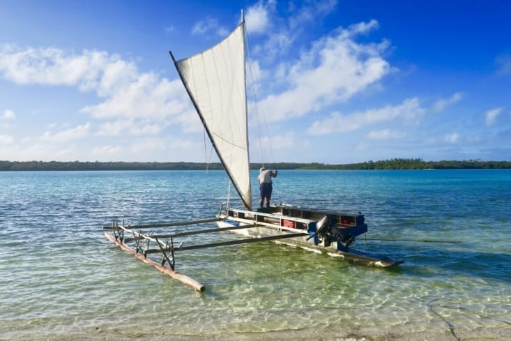 8h, à la baie de St Joseph, au sud de l’île, la pirogue à balancier  nous attend...