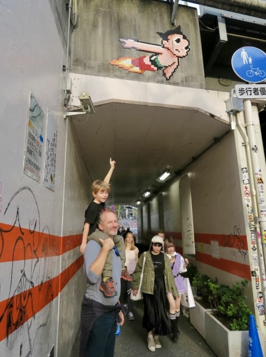 Dans la série « héros », trop contents d’avoir flashé notre premier Invader japonais !