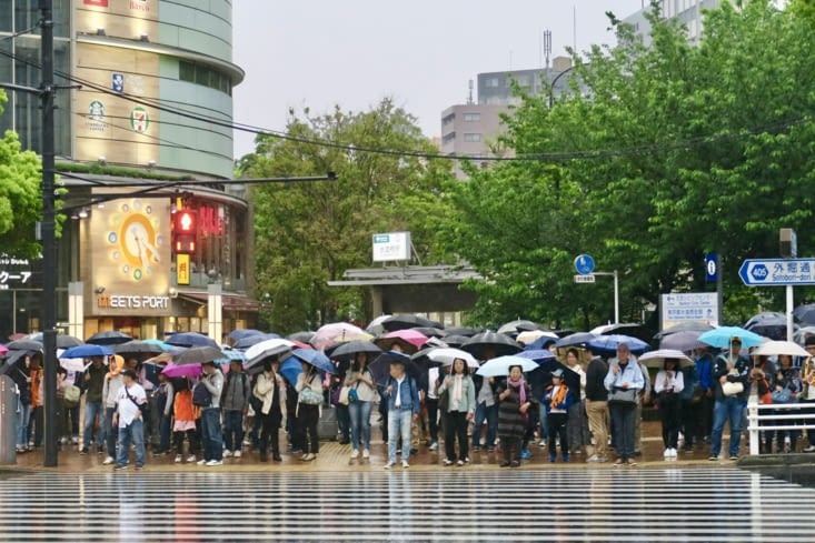 Petite balade sous la pluie dans le quartier de Suidobashi, près de l’hôtel.