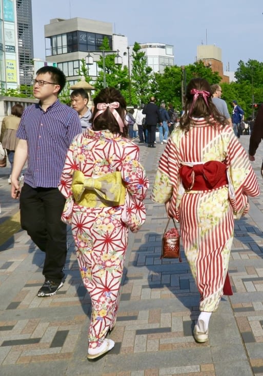 Retour dans les rues de Tokyo.