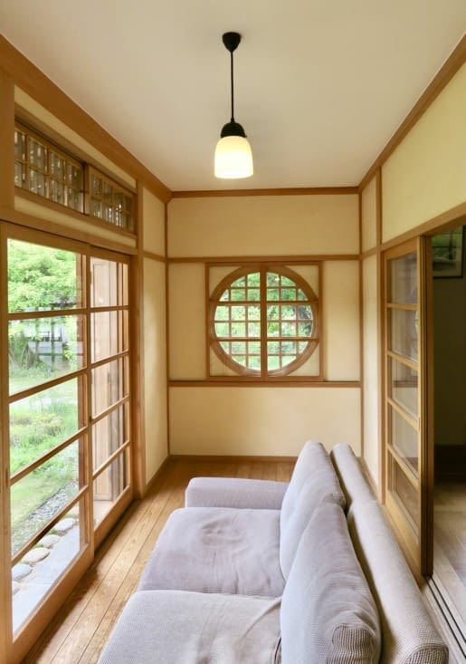 Un canapé juste pour contempler le jardin...