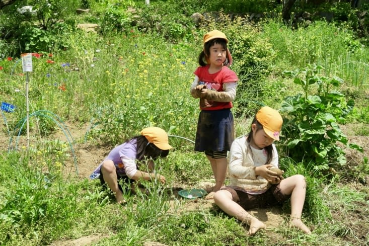 Retour aux jeux de boue et de terre...