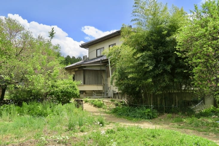 L’école vue du jardin.