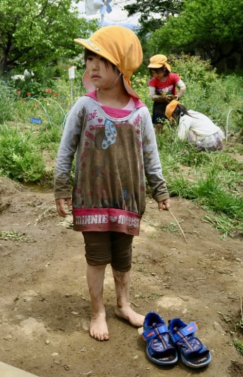 Les enfants apportent une tenue de rechange chaque jour...