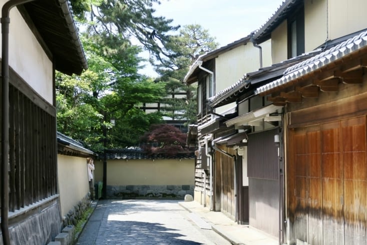 Retour dans les ruelles, direction le château de Kanazawa.